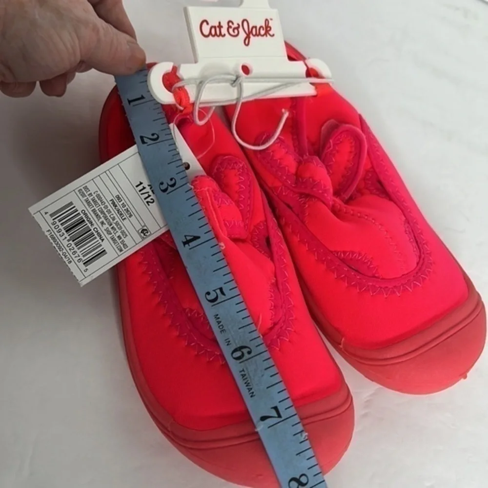 BUNDLE 5 $5 ITEM FOR $25🌹CAT & JACK GIRLS HOT PINK WATER SHOES SIZE XL 11/12